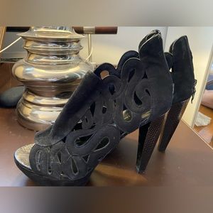House of Harlow suede platform metallic heels size 10